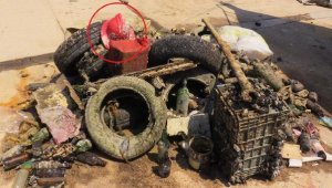 Bandırma'da dip temizliğinde denizden itfaiyeci bareti de çıktı