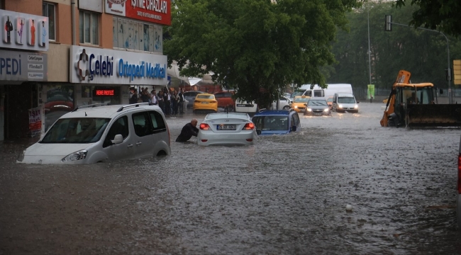 Başkent Ankara sele teslim oldu! Hasar büyük