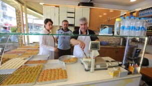 Bayraklı Zabıtası, vatandaşın sağlığı için gıda denetimi yaptı