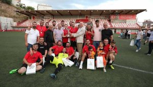 Bayraklı'da dostluk turnuvası