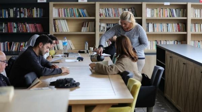 Bayraklı'da kitap kafelerin sayısı artıyor