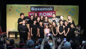 Bayraklı'da 'Doğaçlama Tiyatro Sporu' ayakta alkışlandı