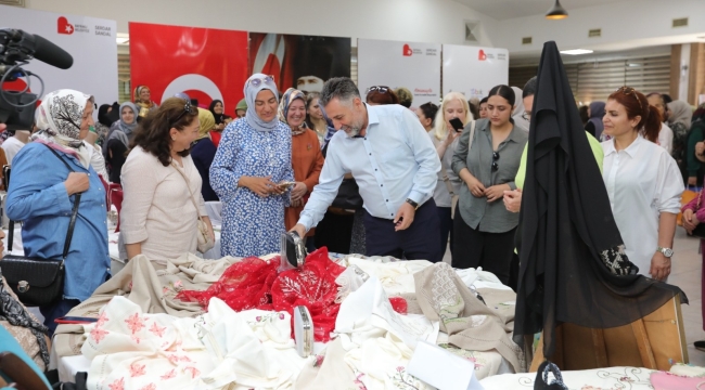 Bayraklılı kadınların el emeği ürünleri göz kamaştırdı