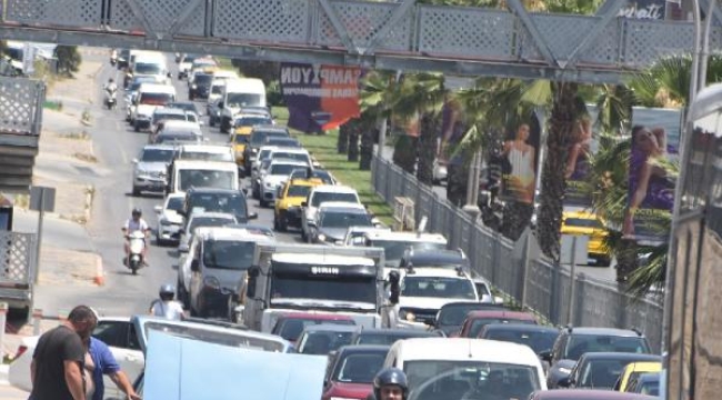 Bodrum'a 3,5 günde 75 bin araç girdi, havayolu firmaları ek sefer başlattı