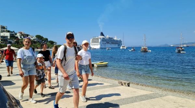 Bodrum'a denizden 2588 turist geldi