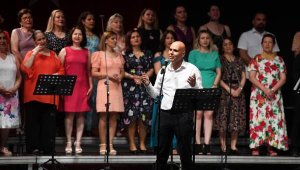 Bornova Belediyesi kursiyerleri türkülerle 'Yaza Merhaba' dedi