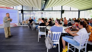 Bornova'da bal gibi eğitim! Bal Tadım Kursu düzenlendi