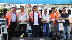 Buca'da Kiraz Festivali'ne büyük ilgi