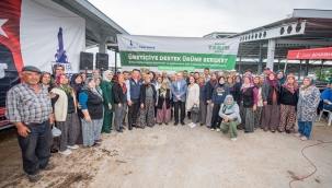 Büyükşehir, Bergama'da 104 üreticiye 385 küçükbaş hayvan verdi