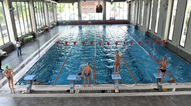 Çamdibi Yarı Olimpik Kapalı Yüzme Havuzu yeni sezonu açtı