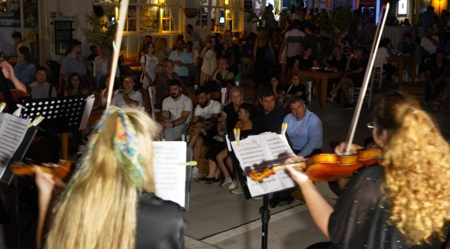 Çeşme Belediyesi'nin 'Alaçatı Gün Batımı Konserleri' başladı