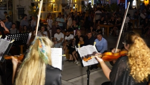 Çeşme Belediyesi'nin 'Alaçatı Gün Batımı Konserleri' başladı