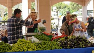 Çeşme Üretici Pazarı açıldı