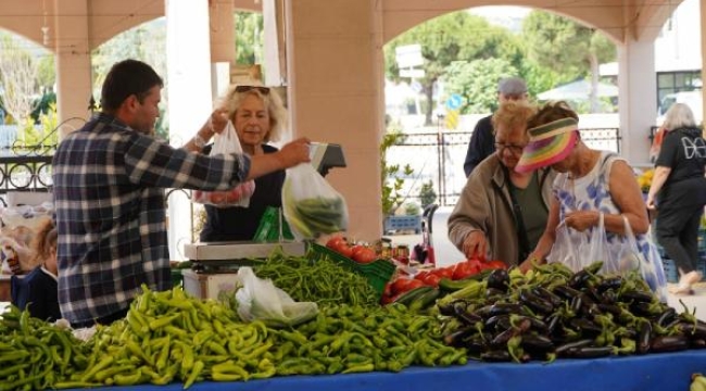 Çeşme Üretici Pazarı açıldı