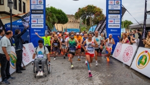 Çeşme'ye tatile değil, koşmaya geldiler