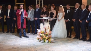 CHP'lileri buluşturan nikah! Belediye Başkanı oğlunun nikahını kıydı