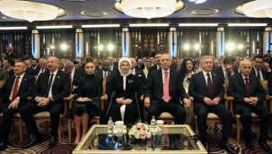 Ermenistan Başbakanı Paşinyan, İlham Aliyev'in arkasına oturtuldu