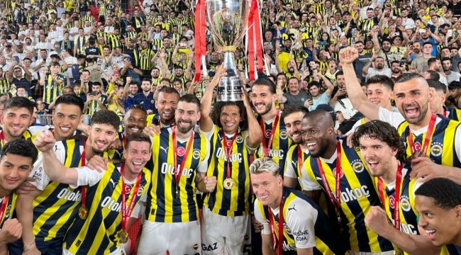 Fenerbahçe 5 yıldızlı formalarla seremoniye çıktı