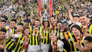 Fenerbahçe 5 yıldızlı formalarla seremoniye çıktı