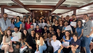 Genç İzmirliler yaza merhaba dedi