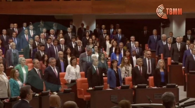 HDP'liler, Meclis'te İstiklal Marşı'nı okumadı