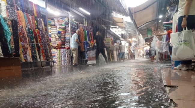 İzmir'de yağmur yine eziyete döndü!