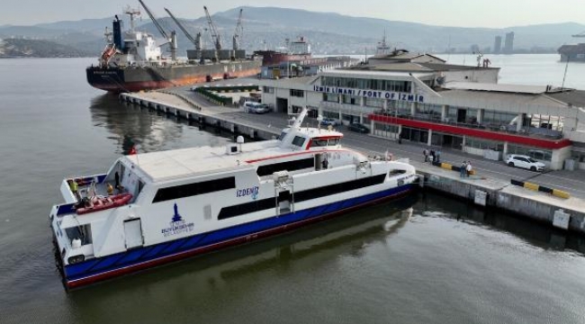 İzmir-Midilli hattında sezon açıldı! İlk gemi 267 yolcuyla hareket etti