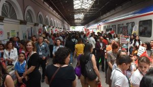 İzmir'de geleceğin yazarları tarihi garda buluştu