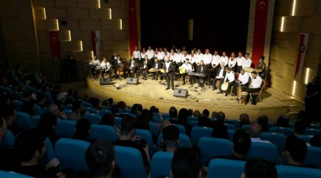 İzmir'de polis ve bekçiler konser verdi