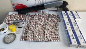 İzmir'de uyuşturucu haplar ele geçirildi