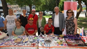 Karabağlar'da "Sokaktaki Hayvanlarımızın Yanındayız" kermesi