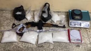 Karşıyaka'da uyuşturucu tacirine baskın