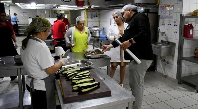 Kuşadası Belediyesi ekipleri, güvenli tatil için denetimler yapıyor