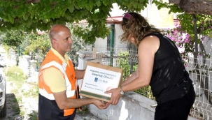 Kuşadası Belediyesi'nden depremzedelere bayram kolisi