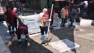 Kuşadası'nda yollar, kaldırımlar yaz kış bakımdan geçiriliyor