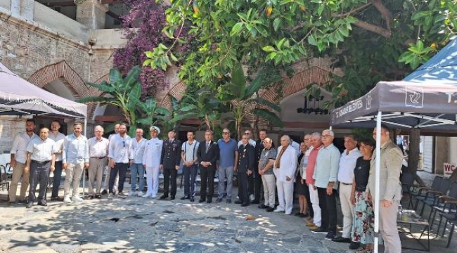 Kuşadası protokolü tarihi kervansarayda bayramlaştı