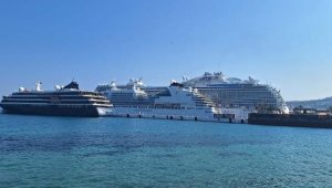 Kuşadası'na bayram kruvaziyer bereketi