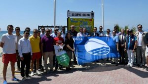 Kuşadası'nda 'Mavi Bayrak'lar dalgalanıyor