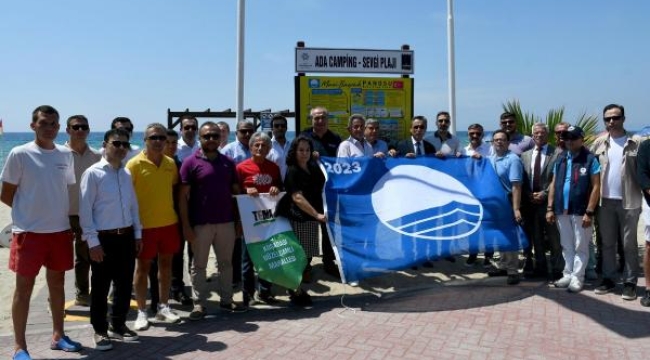 Kuşadası'nda 'Mavi Bayrak'lar dalgalanıyor