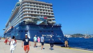 'Mein Schiff", Bodrum'a 2 bin 539 turist getirdi