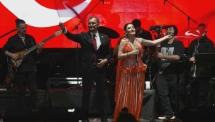 Melek Mosso konseri koltuğundan etti