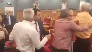 Olay olay! İzmir belediye meclisi karıştı