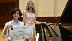 Pandemide piyano öğrendi, Avrupa birincisi oldu