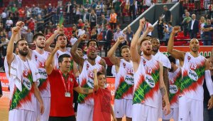 Pınar Karşıyaka finalde evinde sahnede