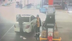 Piyasaya sahte dolar süren 2 kişiye otelde baskın