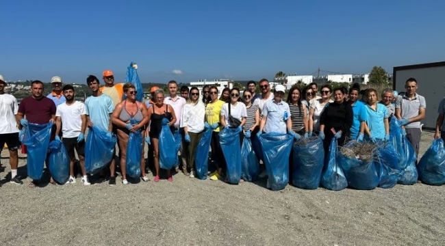 Seferihisar'da Çevre Günü'nde plajlar temizlendi