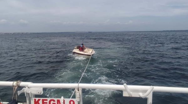 Sürüklenen tekne, barınağa yanaştırıldı