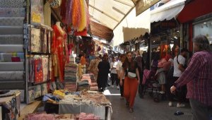 Tarihi Kemeraltı Çarşısı'nda bayram yoğunluğu