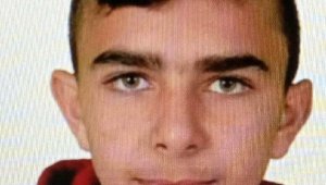 Traktör ile ağaç arasında sıkışarak öldü