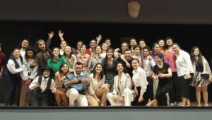 Üniversiteli gençler, perdeyi 'depremzede çocuklar' için açtı